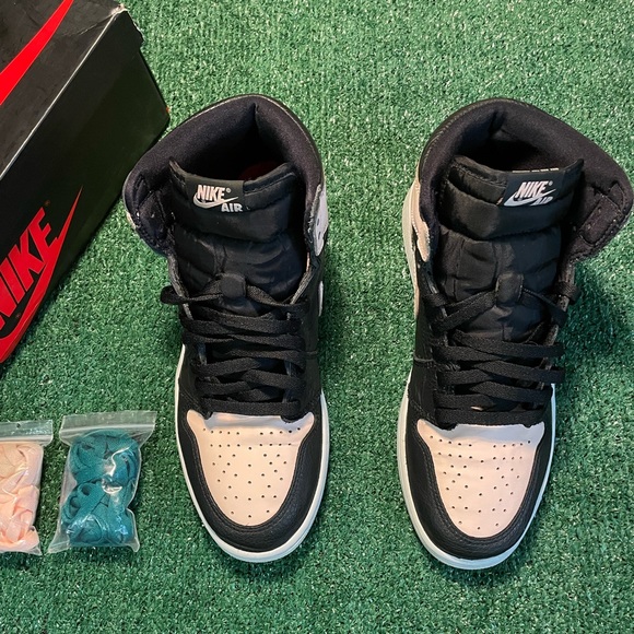 Jordan 1 retro high “Black Crimson Tint” used 9.5/10 condition fast shipping - Picture 2 of 6